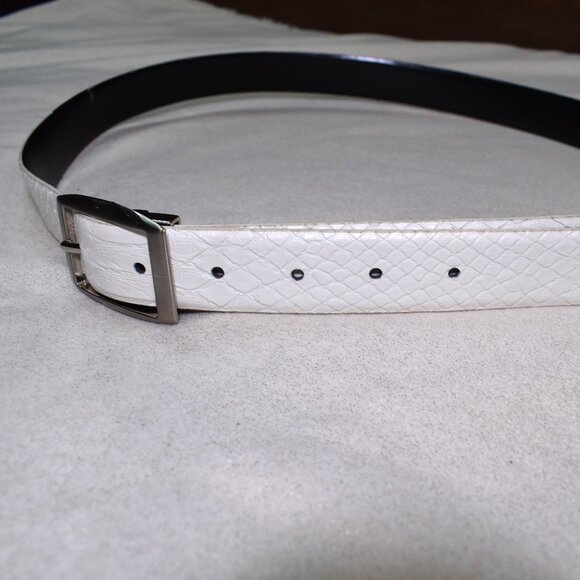 Womens White Snake-Embossed Leather Belt XL Silver Buckle - Picture 8 of 11